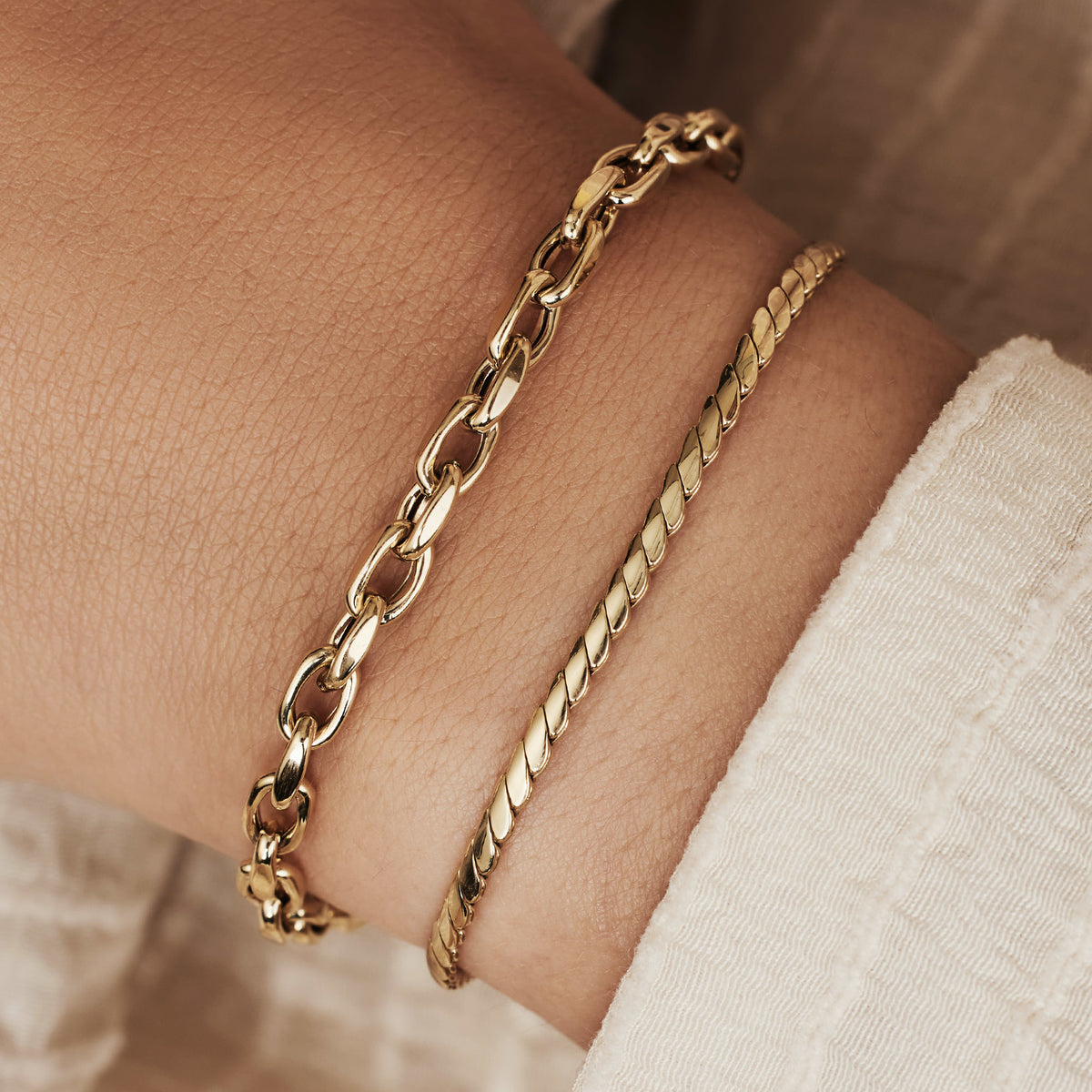 Ugo Rolo Chain Bracelet — view 3