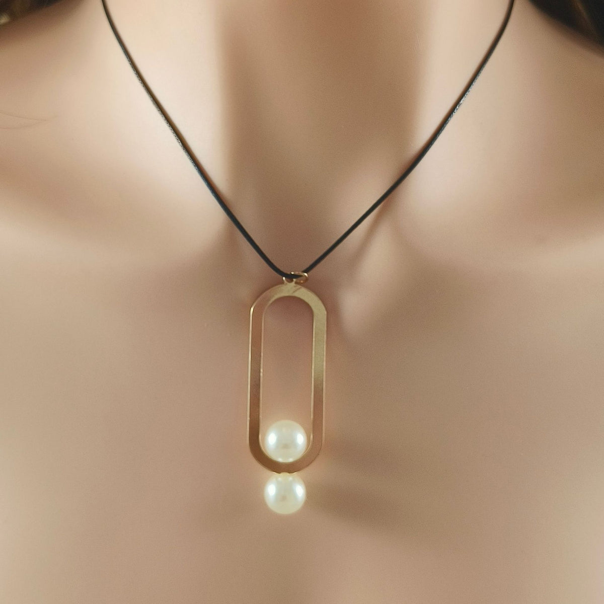 Sole Oval Pearl Pendant Necklace — view 6